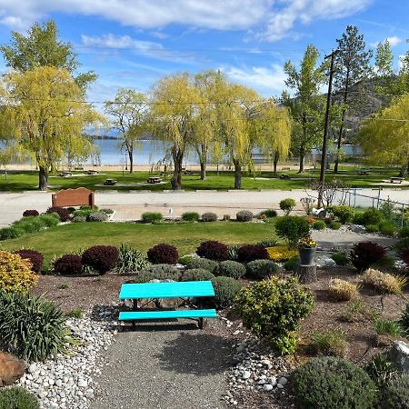Holiday Beach Resort Motel Okanagan Falls Ngoại thất bức ảnh