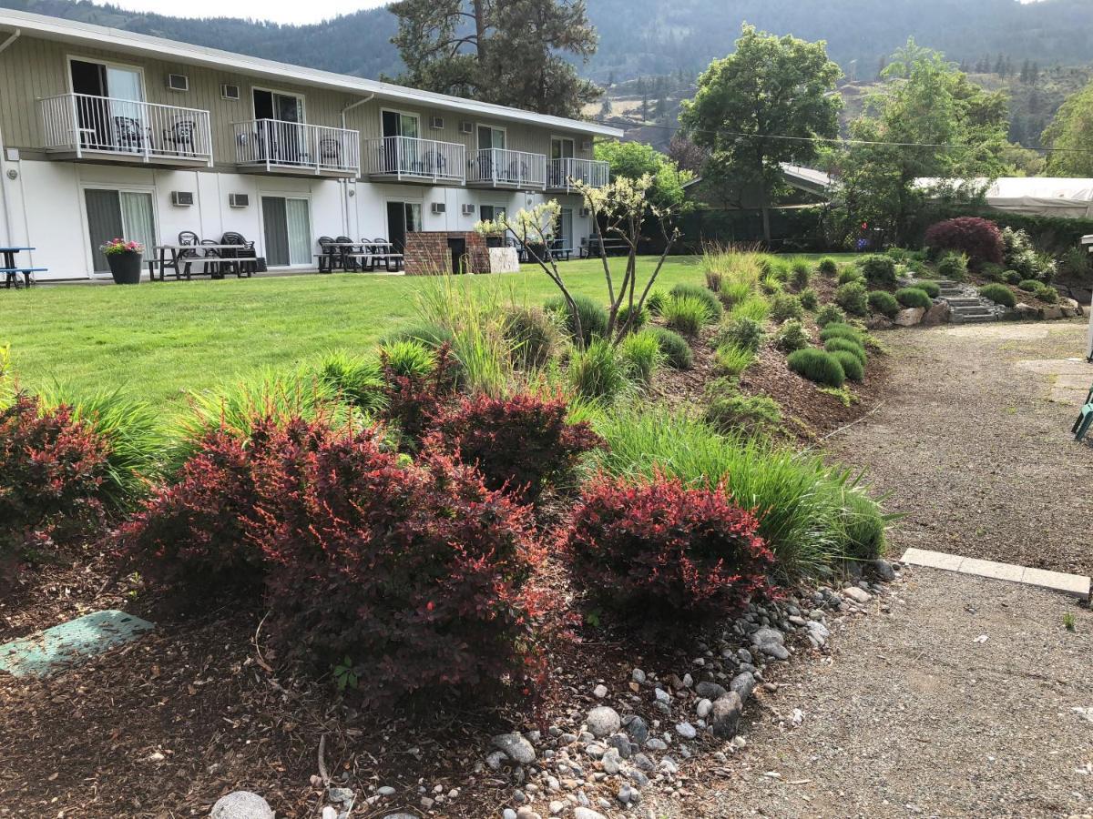 Holiday Beach Resort Motel Okanagan Falls Ngoại thất bức ảnh
