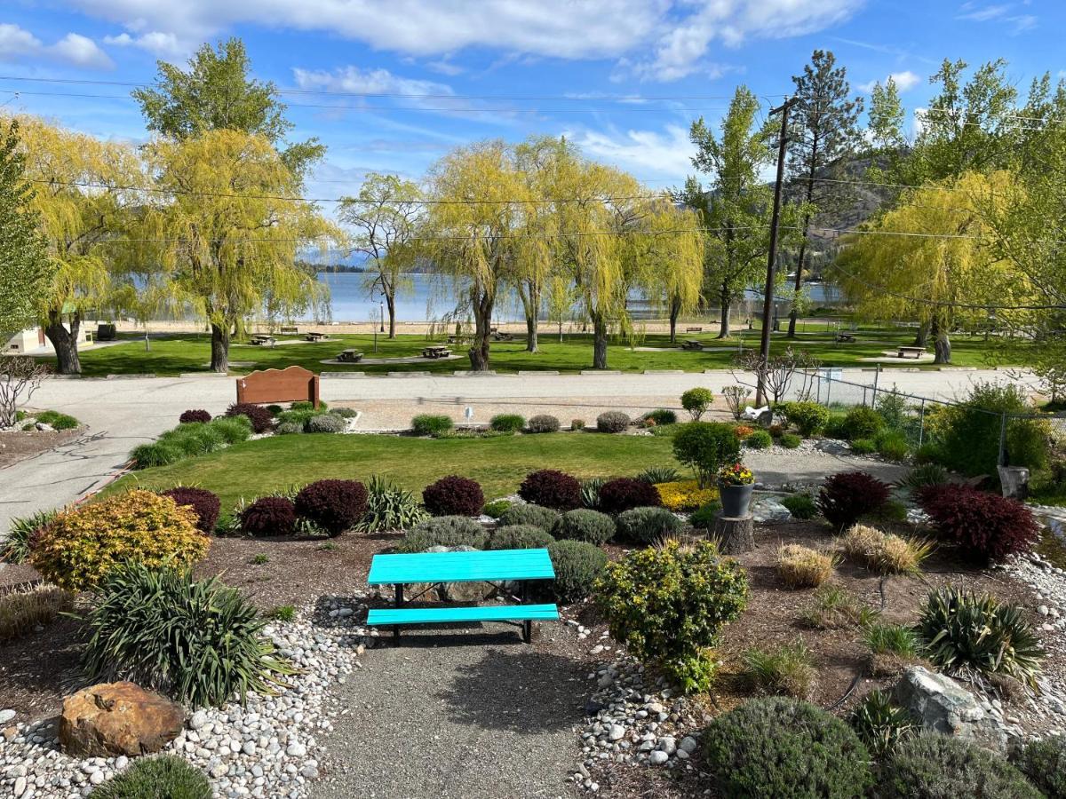 Holiday Beach Resort Motel Okanagan Falls Ngoại thất bức ảnh