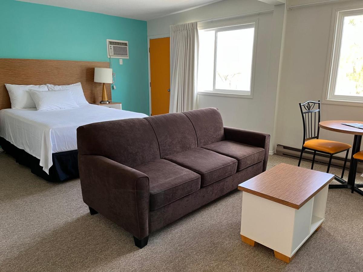 Holiday Beach Resort Motel Okanagan Falls Ngoại thất bức ảnh