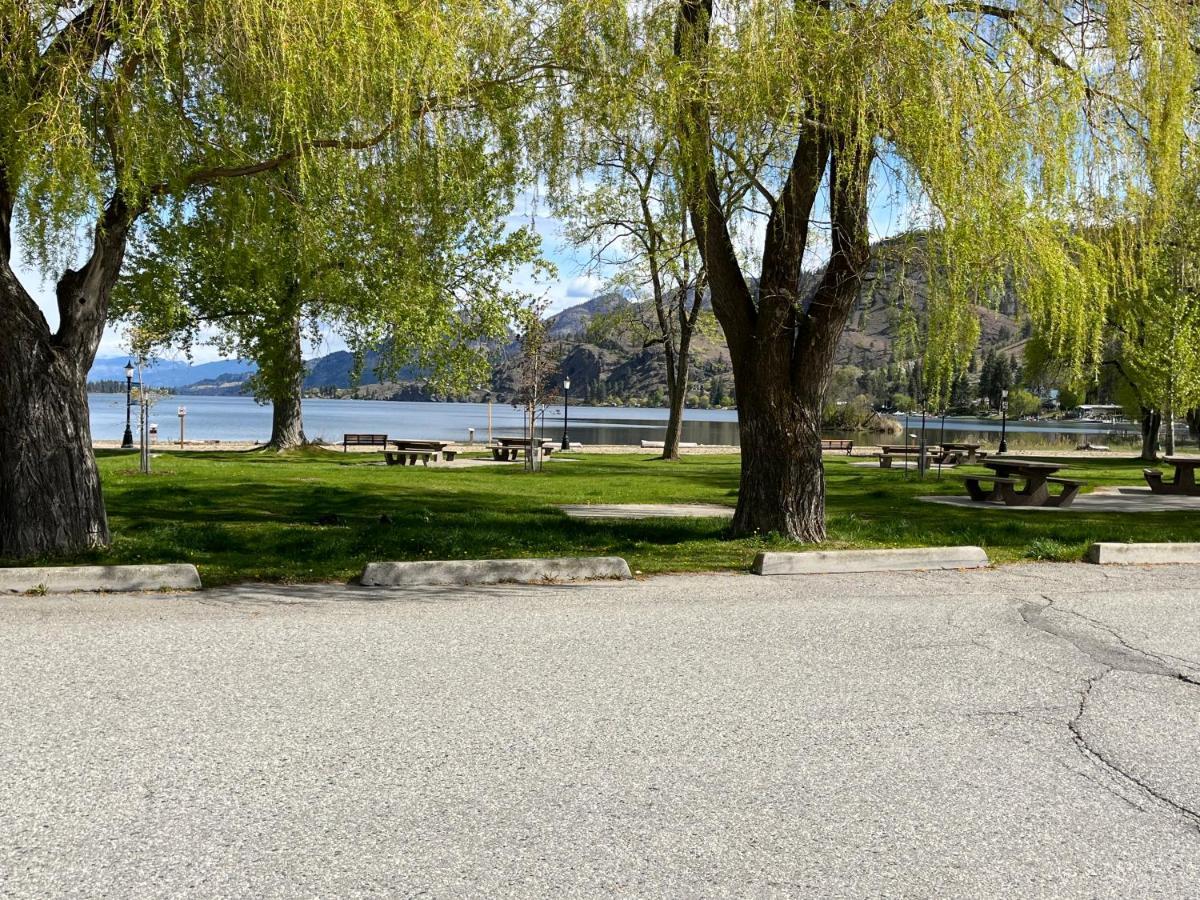 Holiday Beach Resort Motel Okanagan Falls Ngoại thất bức ảnh