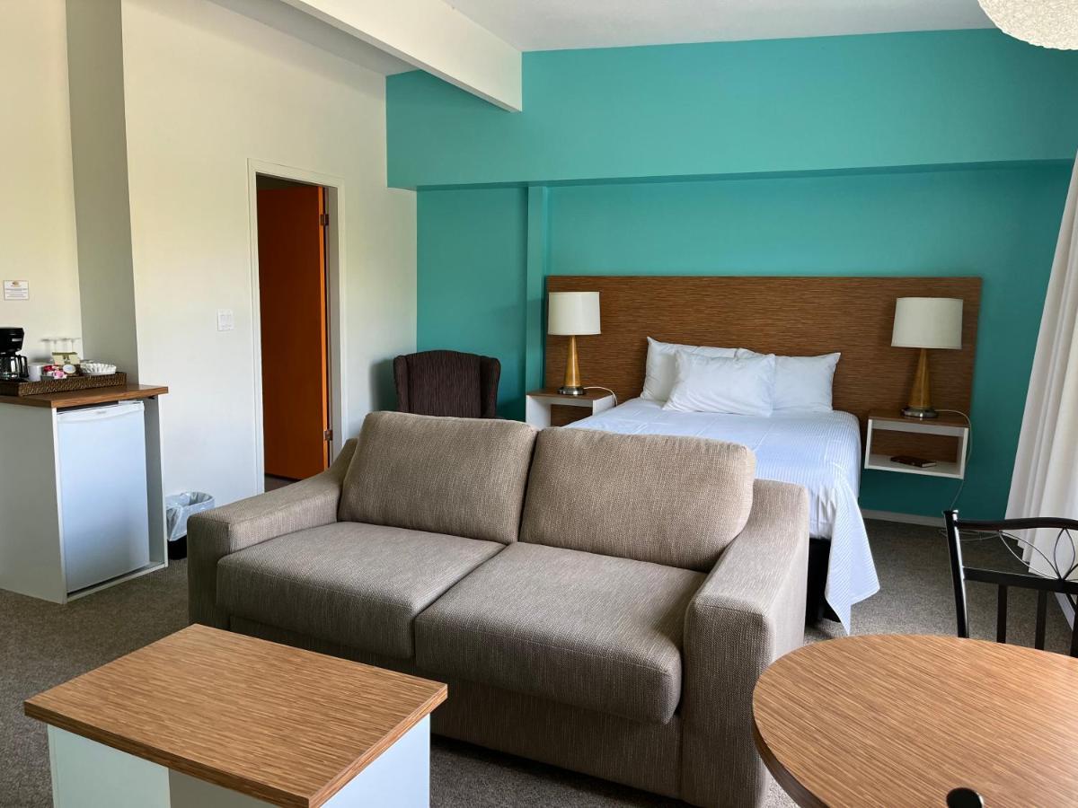 Holiday Beach Resort Motel Okanagan Falls Ngoại thất bức ảnh
