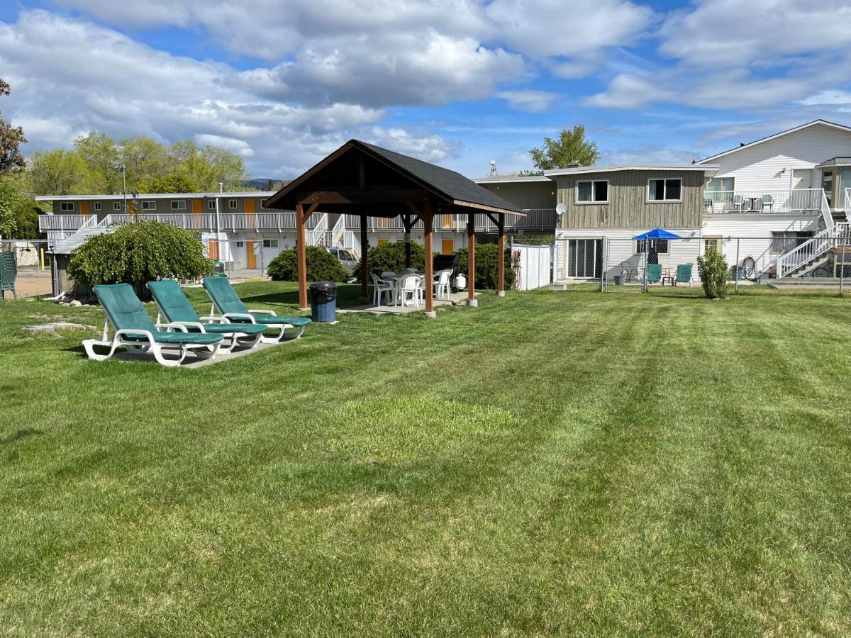 Holiday Beach Resort Motel Okanagan Falls Ngoại thất bức ảnh