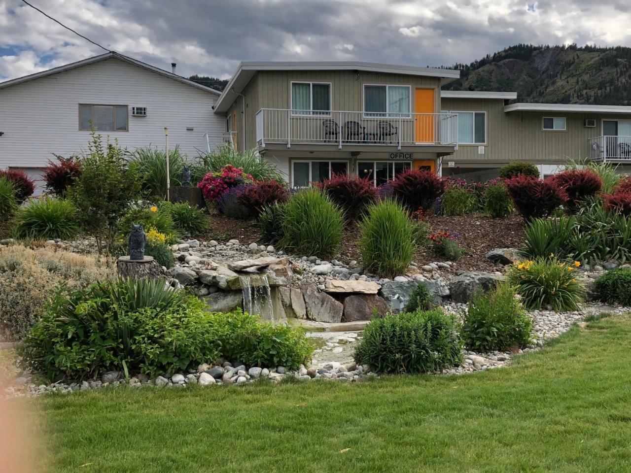 Holiday Beach Resort Motel Okanagan Falls Ngoại thất bức ảnh