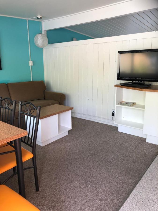 Holiday Beach Resort Motel Okanagan Falls Ngoại thất bức ảnh