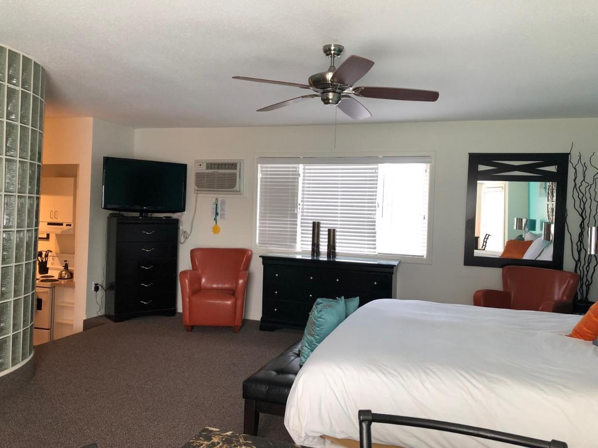 Holiday Beach Resort Motel Okanagan Falls Ngoại thất bức ảnh