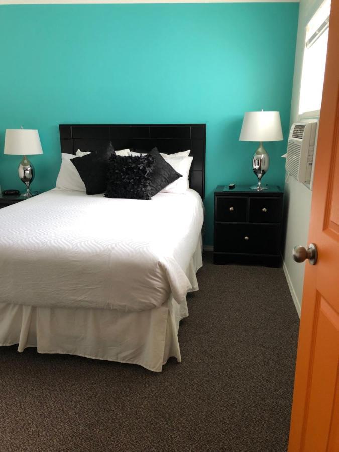 Holiday Beach Resort Motel Okanagan Falls Ngoại thất bức ảnh