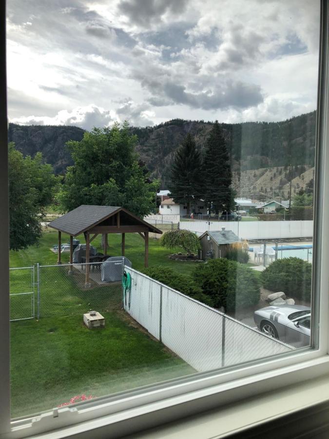 Holiday Beach Resort Motel Okanagan Falls Ngoại thất bức ảnh