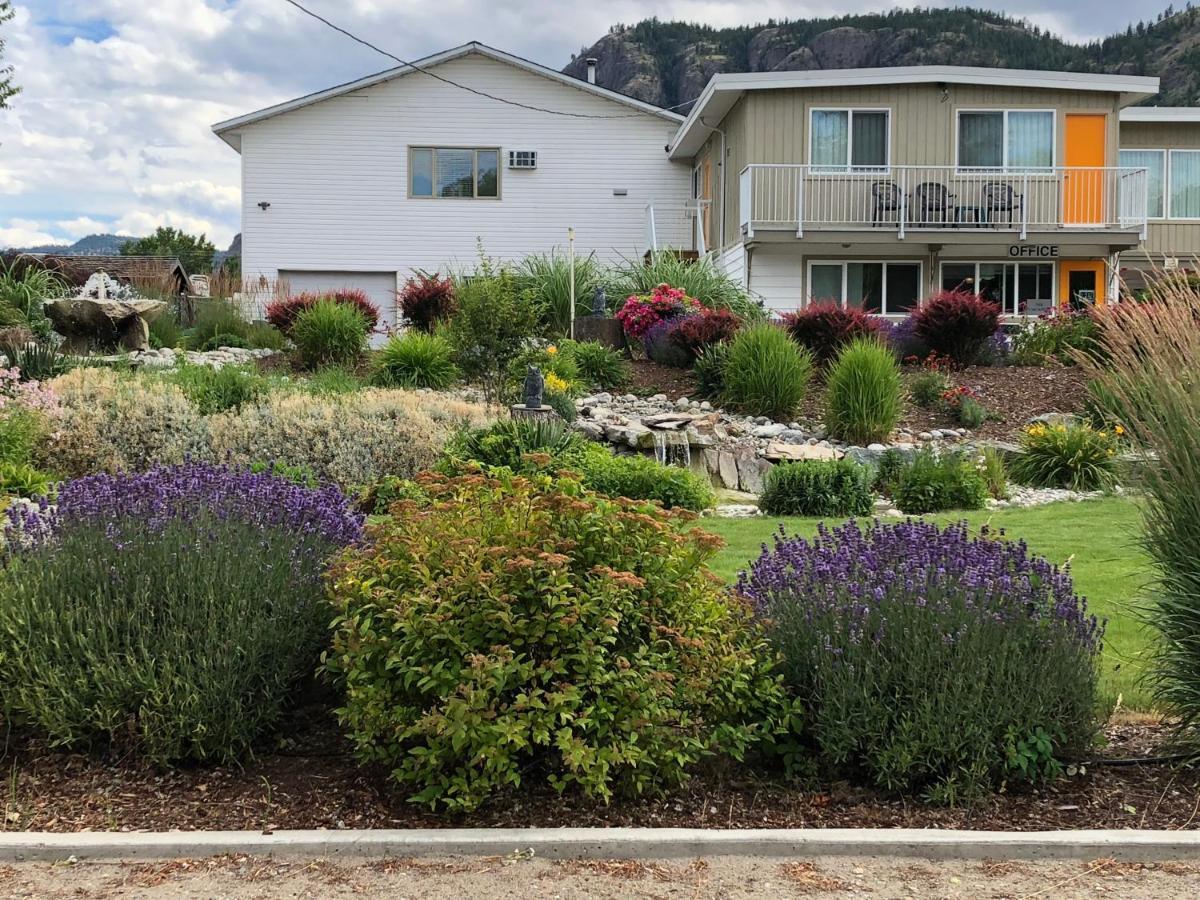 Holiday Beach Resort Motel Okanagan Falls Ngoại thất bức ảnh