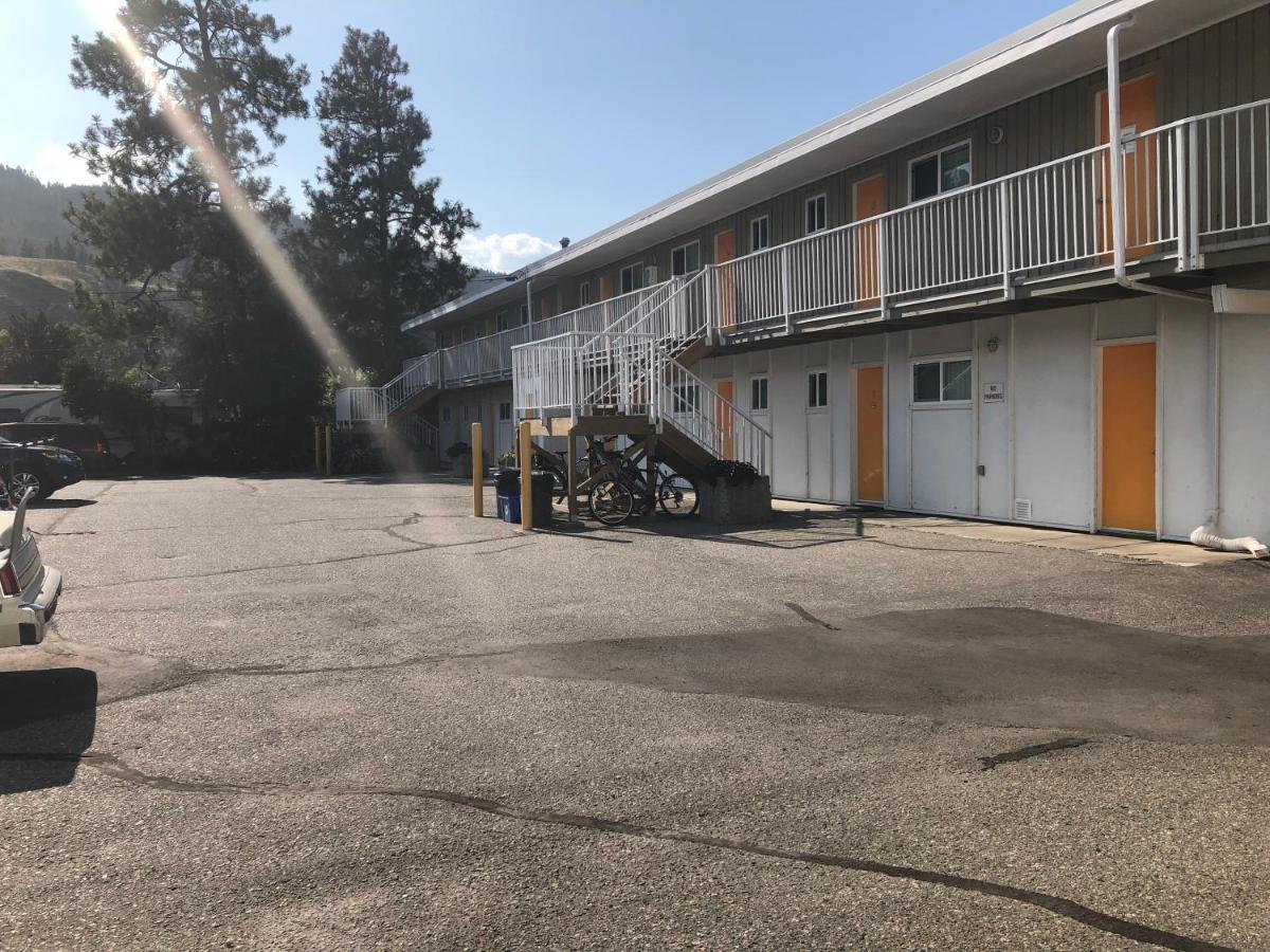 Holiday Beach Resort Motel Okanagan Falls Ngoại thất bức ảnh