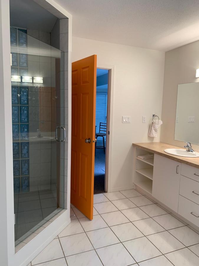 Holiday Beach Resort Motel Okanagan Falls Ngoại thất bức ảnh